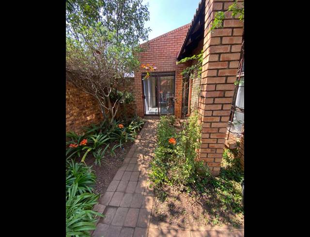 2 BEDROOM TOWNHOUSE FOR SALE IN CLUBVILLE